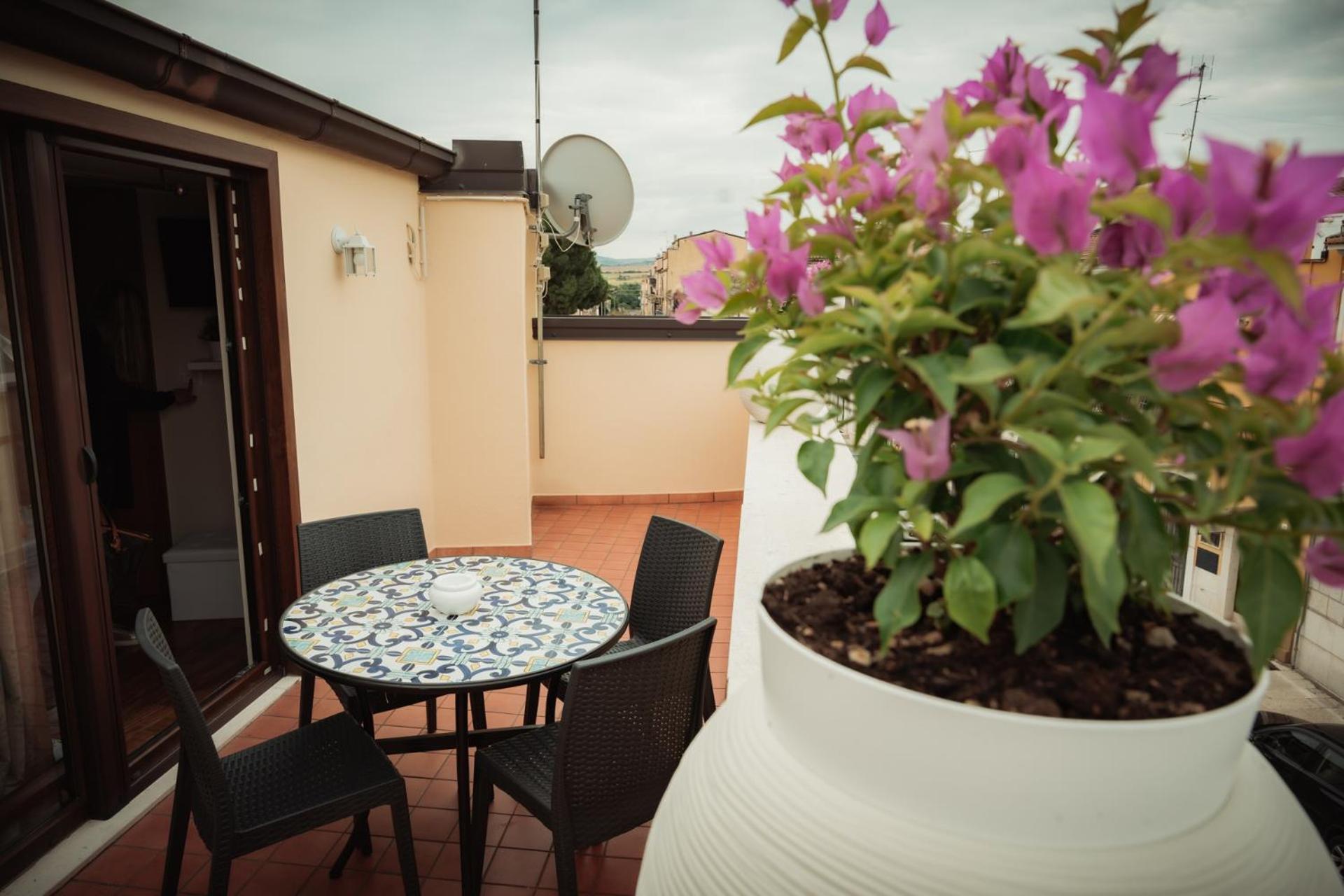 La Terrazza Dei Gemelli - Casa Vacanze Venosa Bagian luar foto